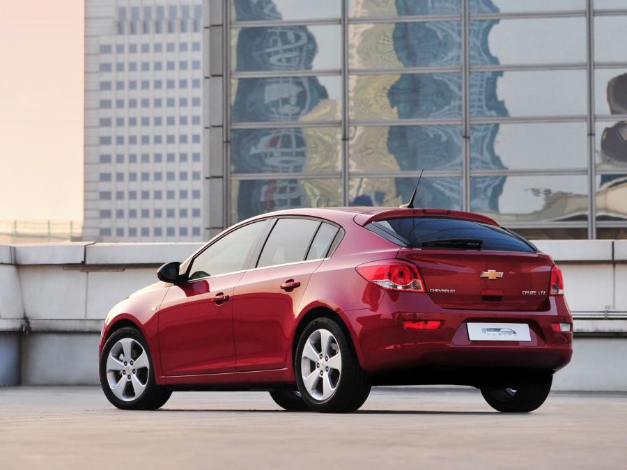  Chevrolet Cruze Hatchback 2011 года  (фото 14 из 19)